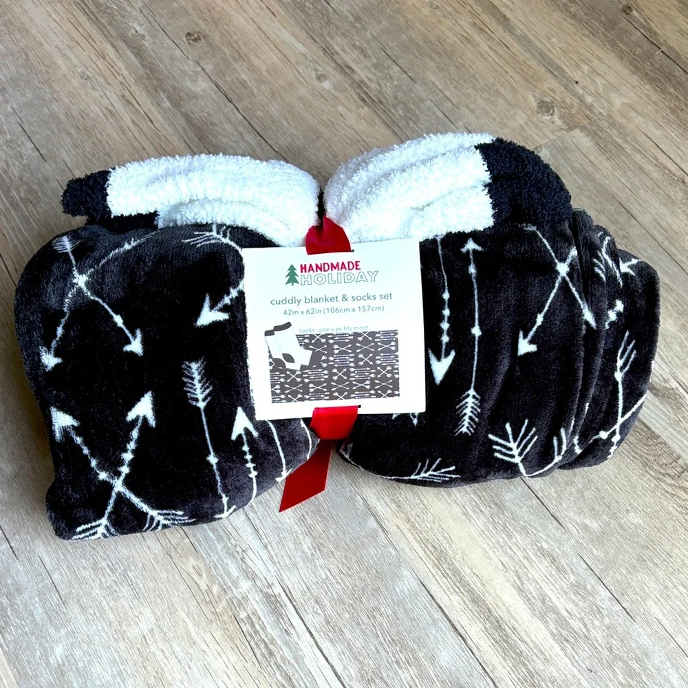 Cuddly Blanket and Socks Set